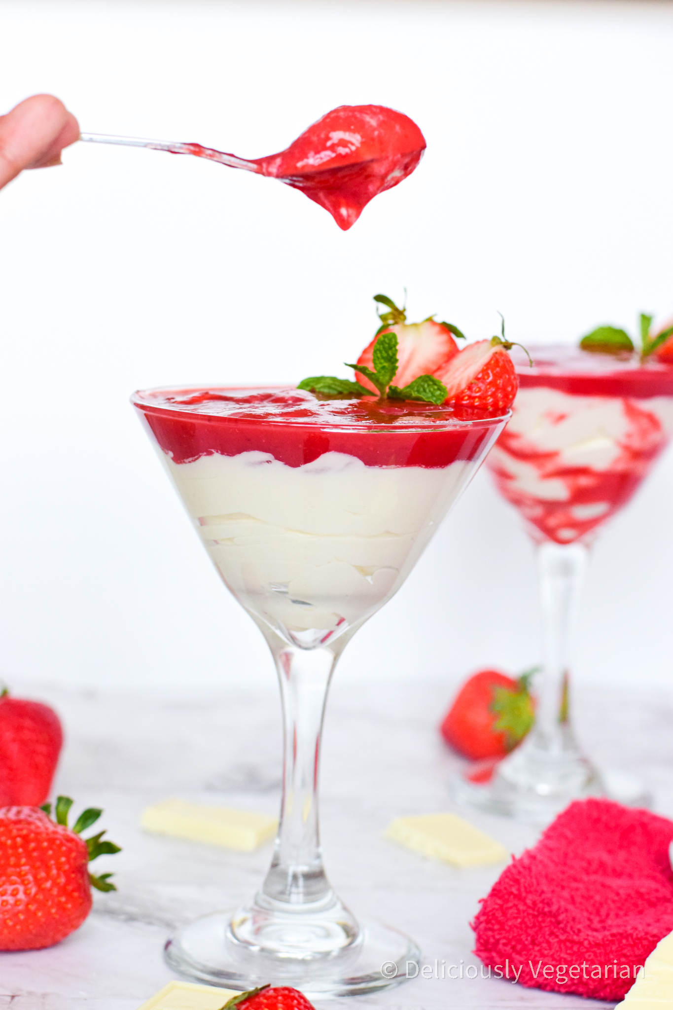 white-chocolate-strawberry-mousse-deliciously-vegetarian